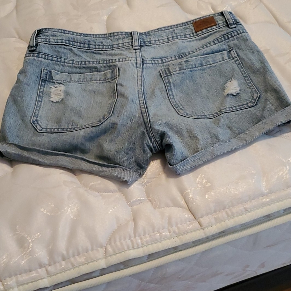 Shorts - Picture 4 of 6